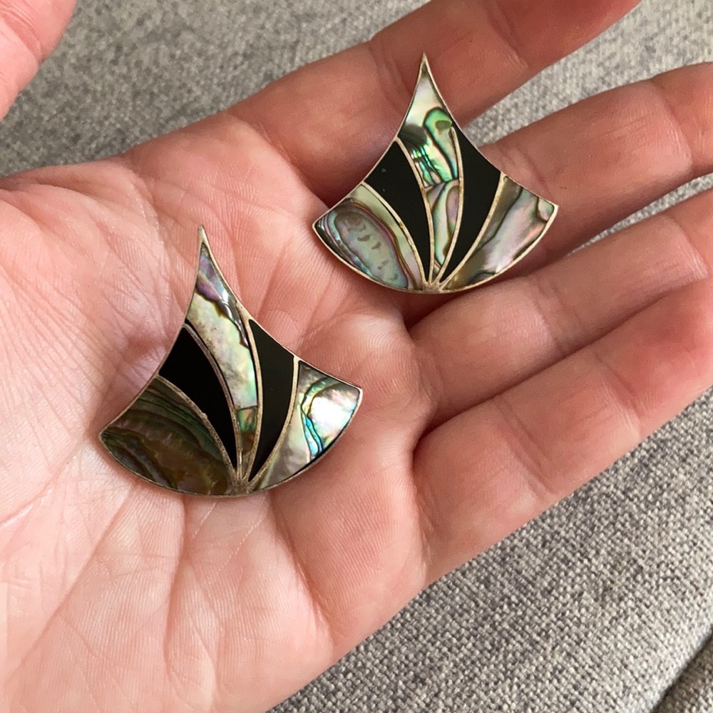 Shell Fan Earrings - Picture 4 of 4